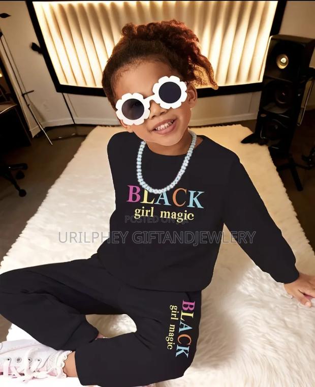 Baby Girl 2 Pieces Outfit · Photo 3