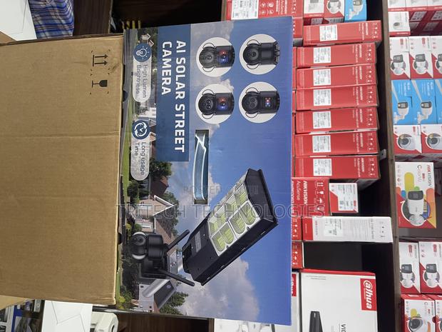 Hikview 4g Dual Lens Solar With Street Light Camera · Photo 4