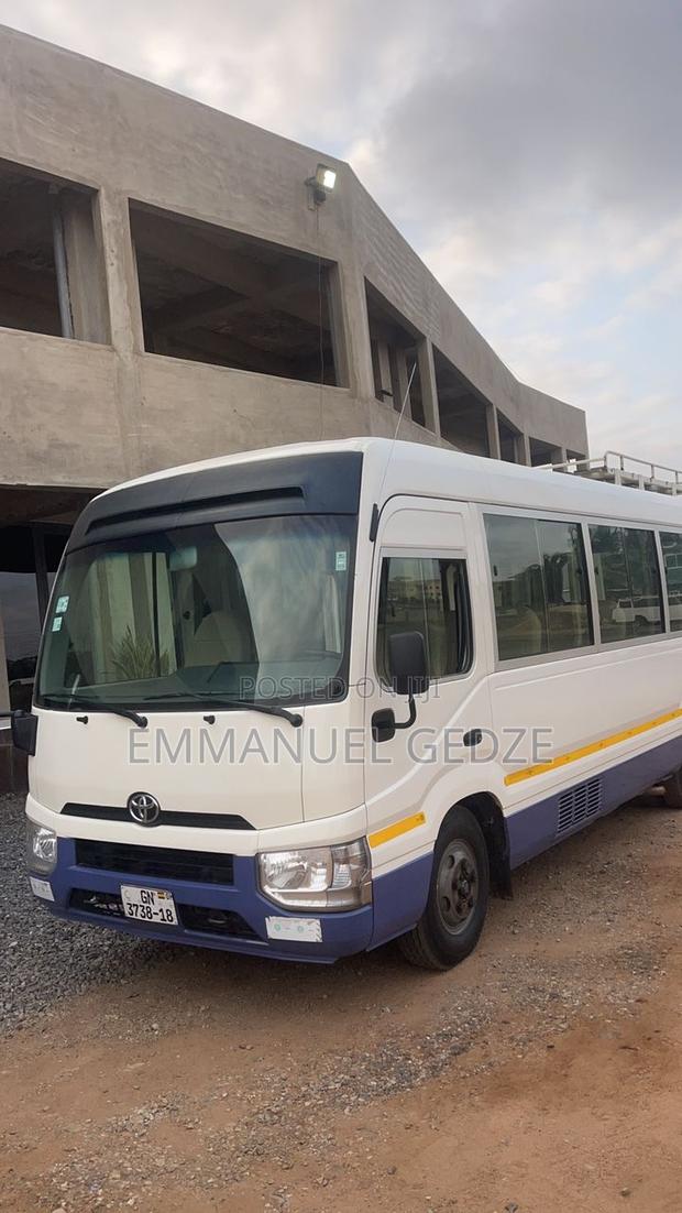 Coaster Bus Rental · Photo 2