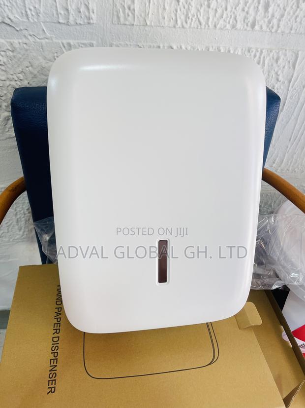 Hand Towel Dispenser · Photo 4