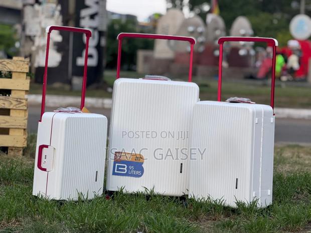 3 in 1 Extra Quality Luxury Anticrake Luggages/Travel Bags · Photo 3