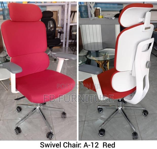 Swivel Office Chair With Headrest · Photo 2