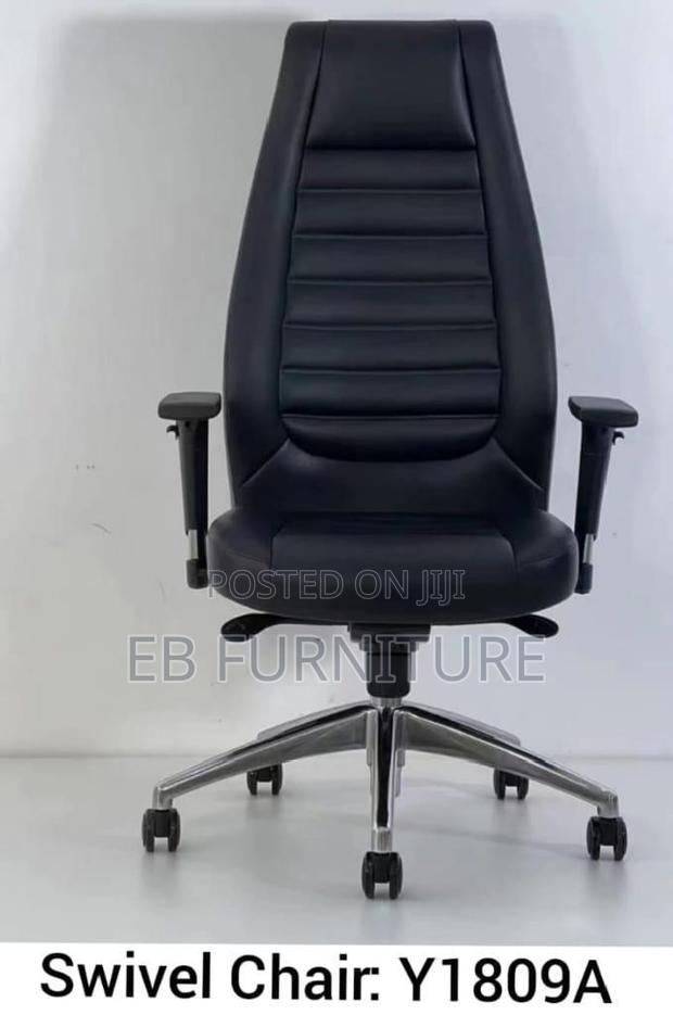 Quality Swivel Office Chair · Photo 2