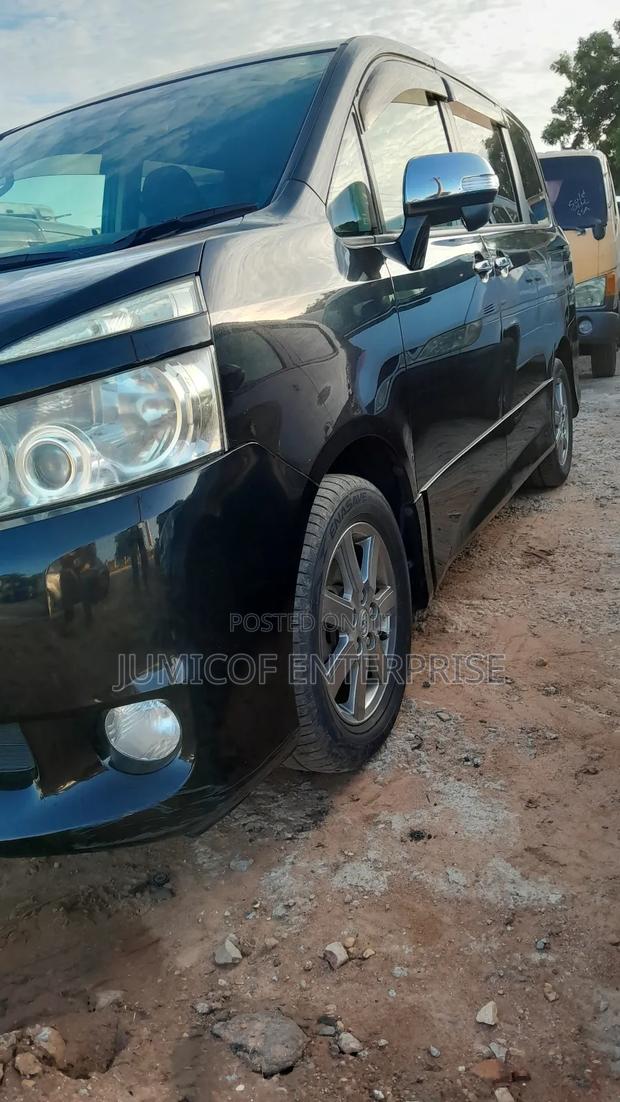 Toyota Voxy 2010 Black