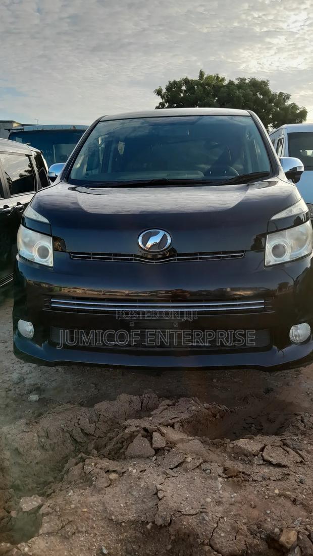 Toyota Voxy 2010 Black