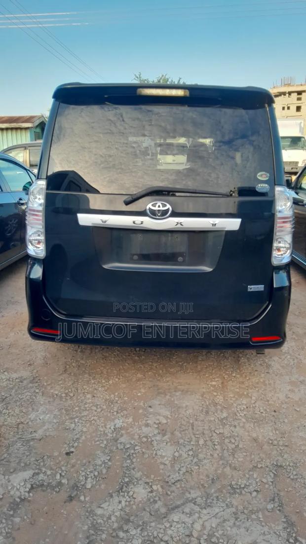 Toyota Voxy 2010 Black