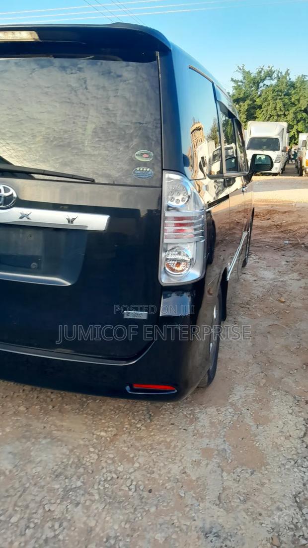 Toyota Voxy 2010 Black