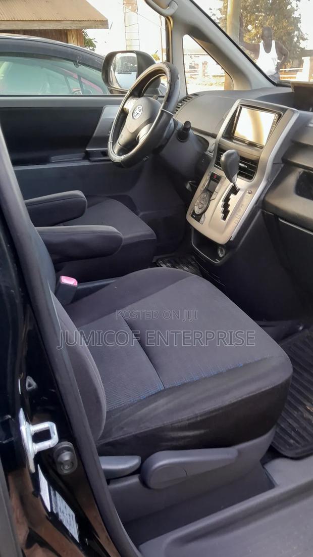 Toyota Voxy 2010 Black