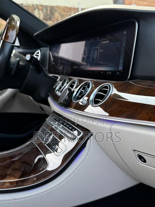 Mercedes-Benz E300 2019 White