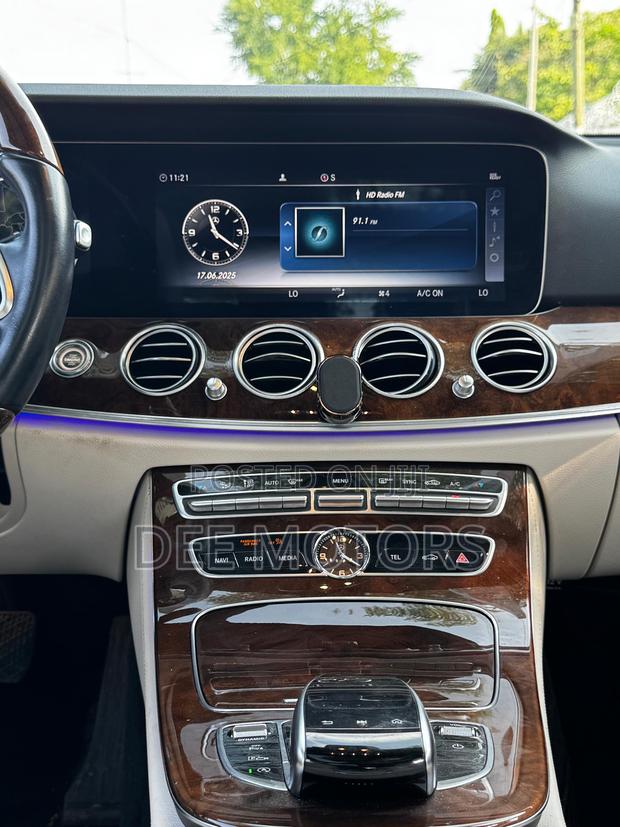 Mercedes-Benz E300 2019 White