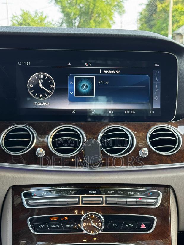 Mercedes-Benz E300 2019 White