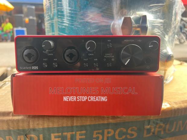 Focusrite Scarlett 2i2 Usb Audio Interface · Photo 4