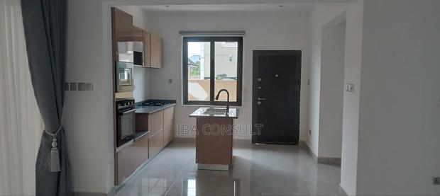 4bdrm House in Amrahia, Adenta for sale