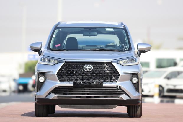 New Toyota Veloz 1.5 CVT FWD 2024 Silver photo 2