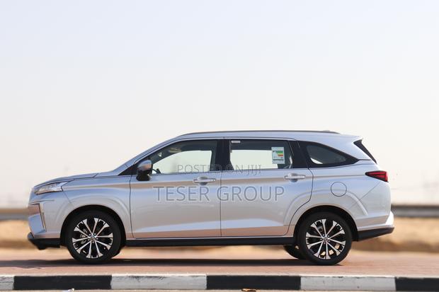 New Toyota Veloz 1.5 CVT FWD 2024 Silver photo 3