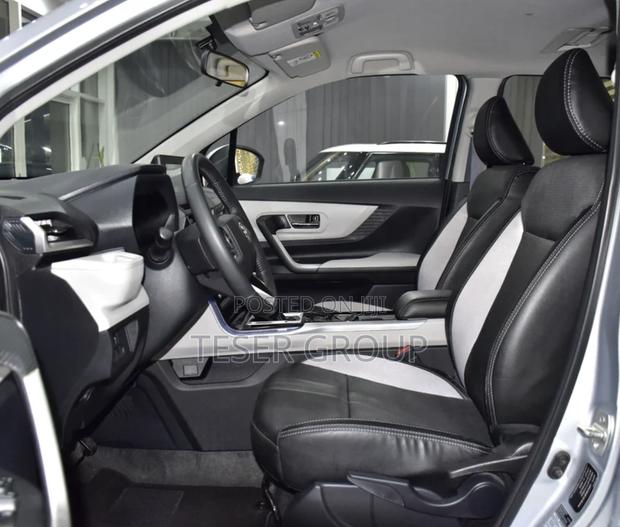 New Toyota Veloz 1.5 CVT FWD 2024 Silver photo 6