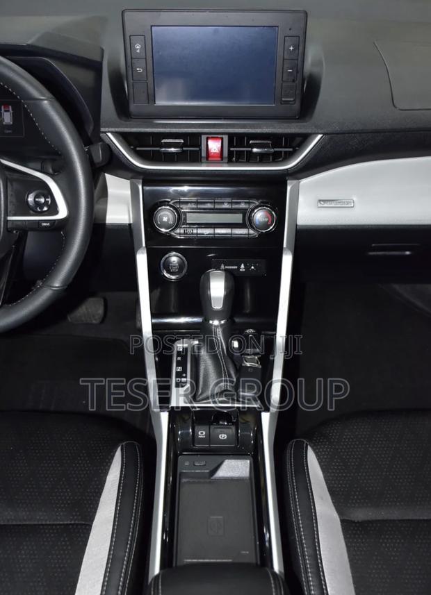 New Toyota Veloz 1.5 CVT FWD 2024 Silver photo 7