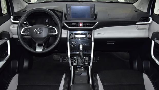 New Toyota Veloz 1.5 CVT FWD 2024 Silver photo 9