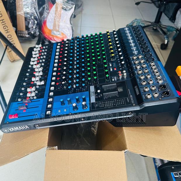 Yamaha 16 Channels Mixer With Effects · Photo 4
