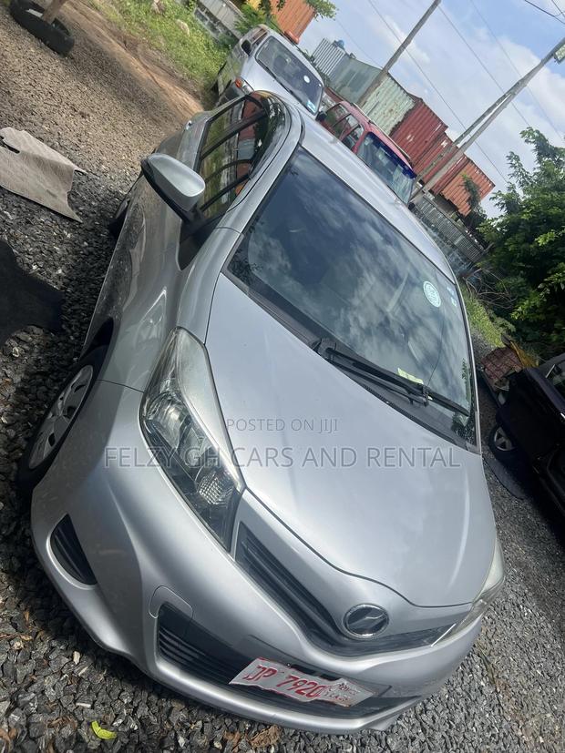 Toyota Vitz 1.0 FWD 5dr 2012 Silver