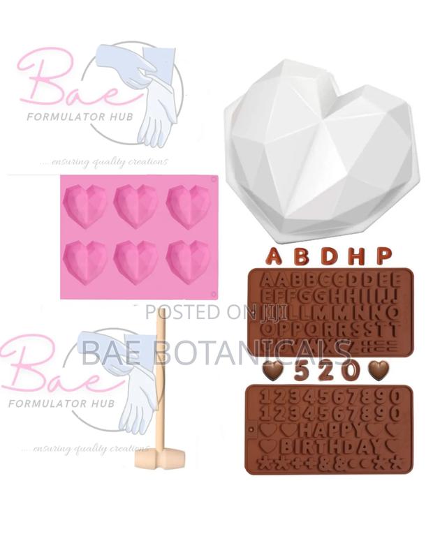 Breakable Hearts Chocolate Mold Set (With Hammer) · Photo 3