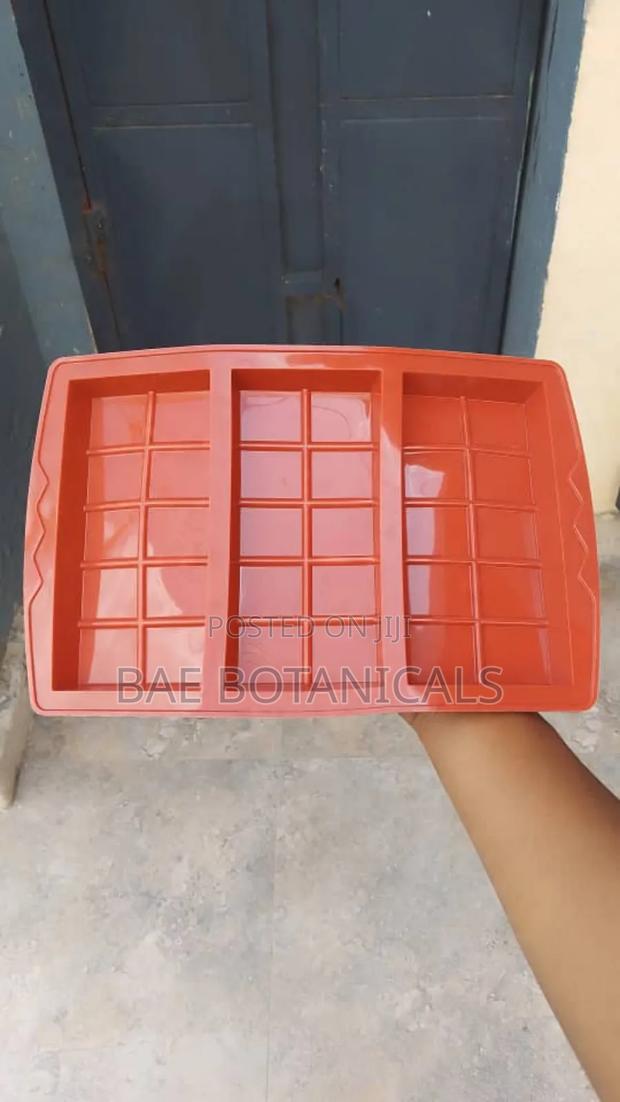 3 Cavity/Block Silicone Chocolate Mold · Photo 4