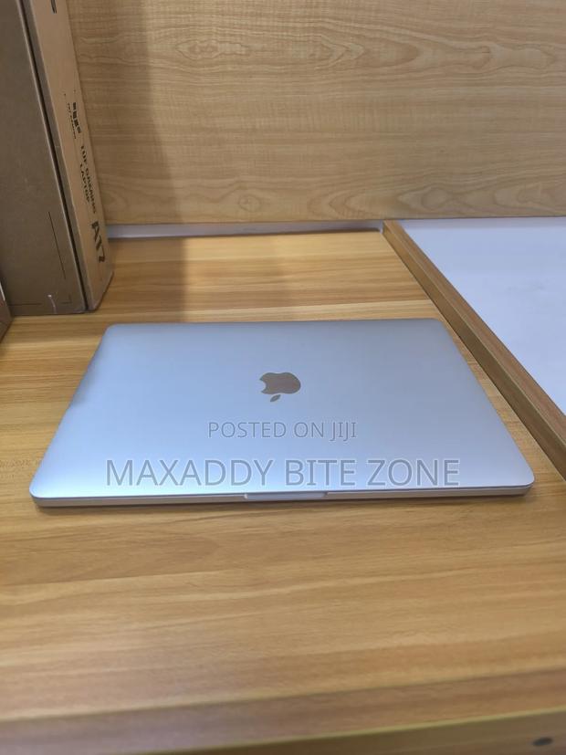 Laptop Apple MacBook Pro 2022 M2 8GB Apple M2 SSD 500GB photo 2