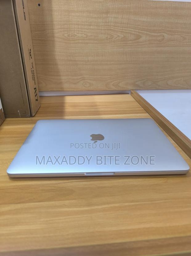 Laptop Apple MacBook Pro 2022 M2 8GB Apple M2 SSD 500GB photo 3