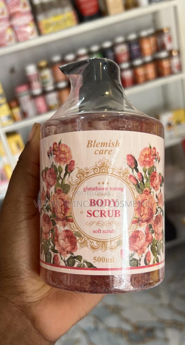 Blemish Care Glutathione Body Scrub · Photo 2