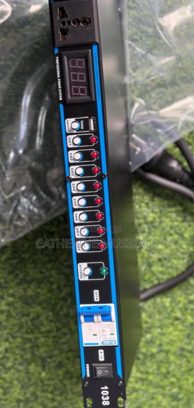 10 Channel Power Sequencer With Breaker · Photo 3