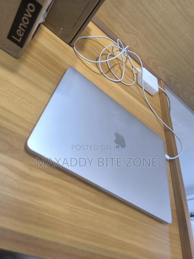Laptop Apple MacBook Pro 2018 16GB Intel Core I7 SSD 256GB photo 2