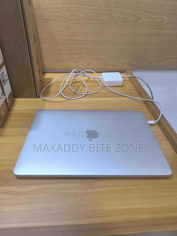 Laptop Apple MacBook Pro 2018 16GB Intel Core I7 SSD 256GB photo 3