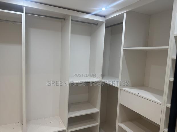 5bdrm Mansion in Green, East Legon for sale photo 11