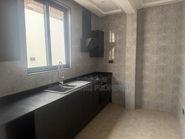 5bdrm Mansion in Green, East Legon for sale photo 17