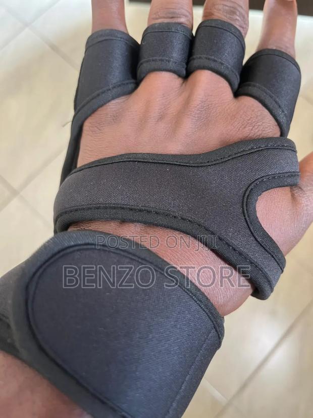 Quality Leather Hand Gloves For Gym Workout And Riding · Photo 3