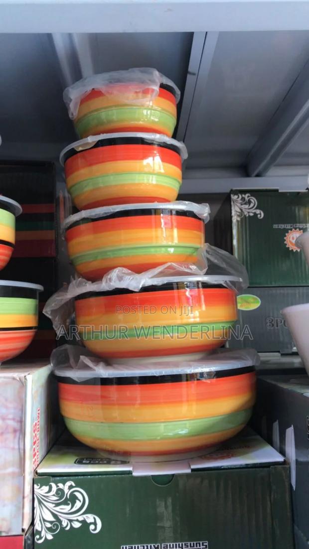 5 and 3 Pieces Ceramic Bowl With Cover · Photo 1