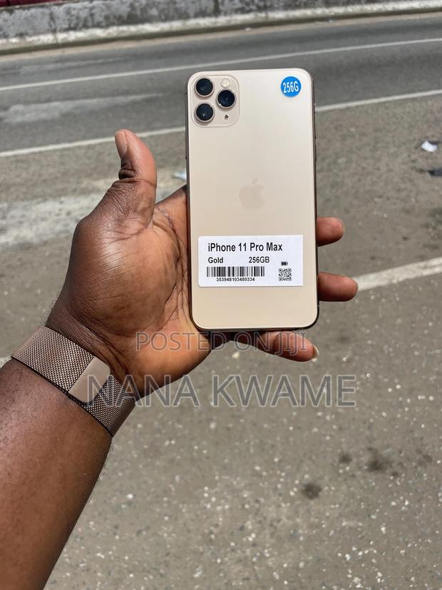 New Apple iPhone 11 Pro Max 256 GB Gold