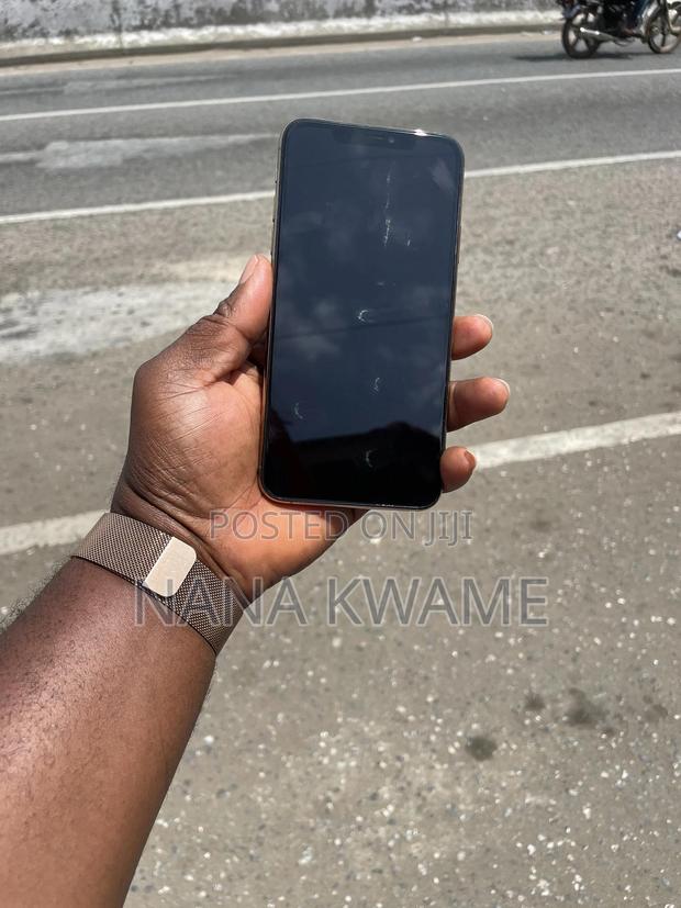 New Apple iPhone 11 Pro Max 256 GB Gold photo 2
