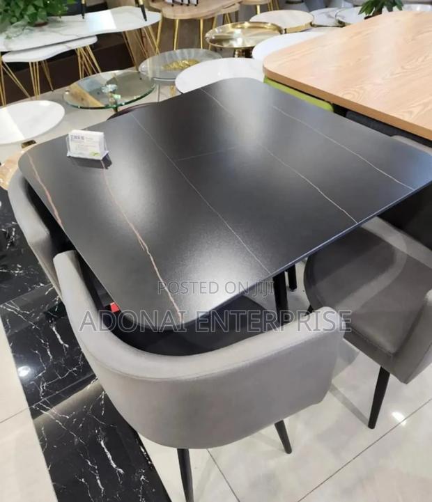Dining Table and 4 Chairs Avhfy754y · Photo 1