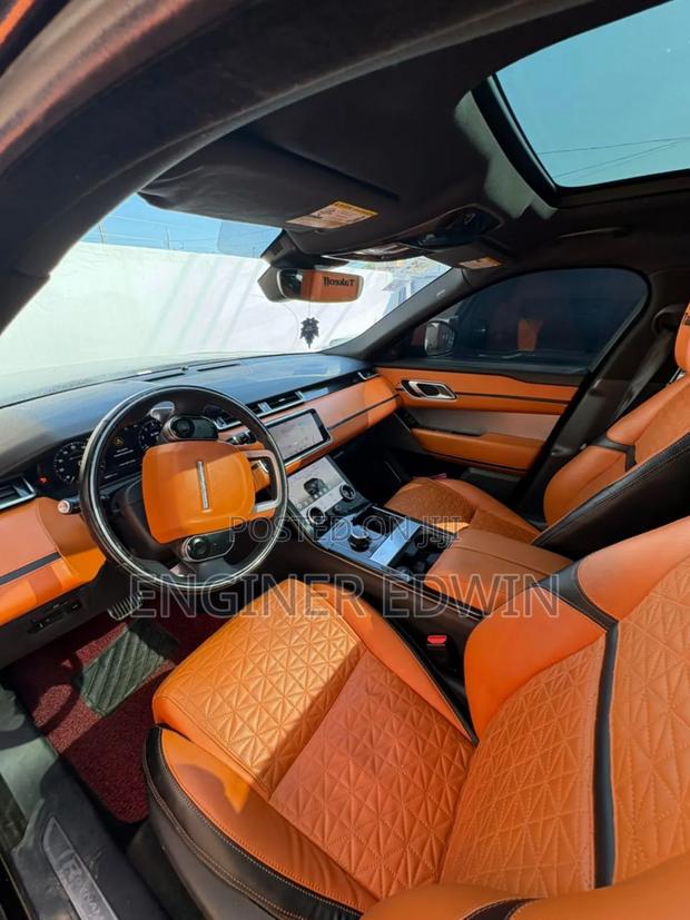 Land Rover Range Rover Velar P380 SE R-Dynamic 4x4 2018 Black photo 4