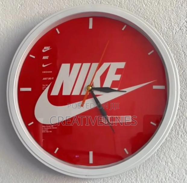 Reddish Branded Clock · Photo 3