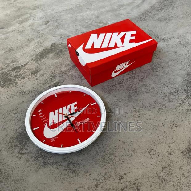 Reddish Branded Clock · Photo 4