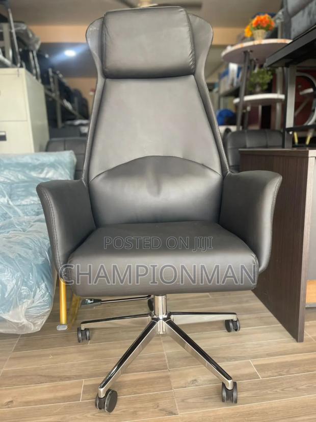 Executive Swivel Chair photo 3