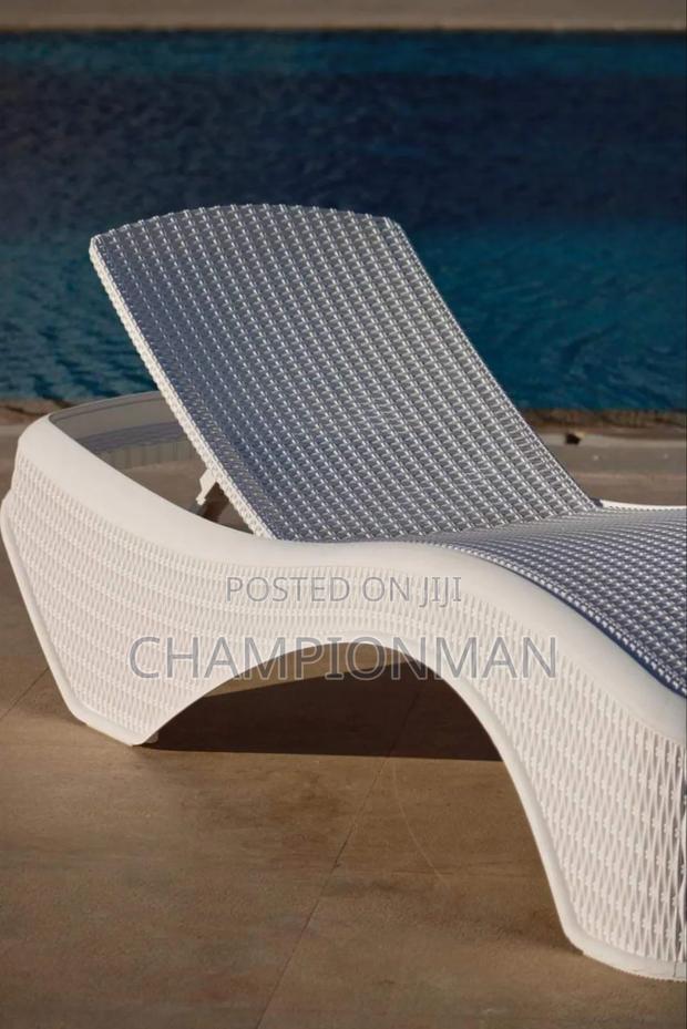 Pool Side Bed photo 3