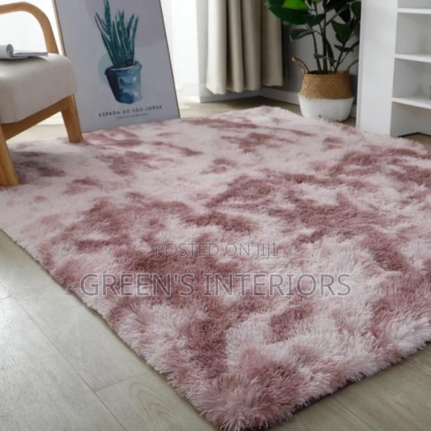 Normal Weight Fluffy Carpet Available · Photo 3