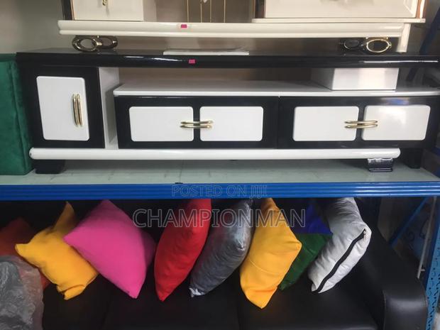 Executive Tv Stand · Photo 2