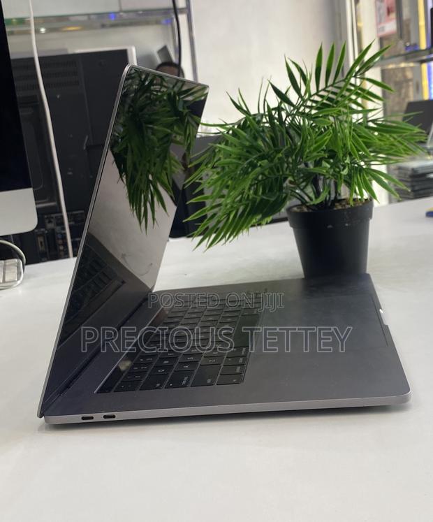 Laptop Apple MacBook Pro 2017 16GB Intel Core I5 SSD 512GB