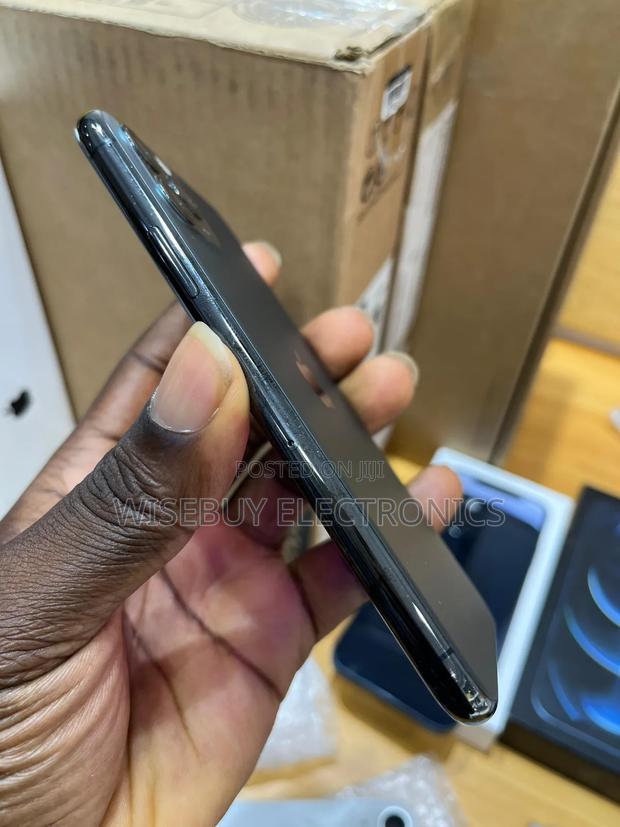 Apple iPhone 11 Pro 64 GB Black photo 3