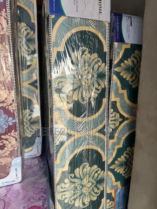 11inches Queen-Size Double Mattress for Sale · Photo 2