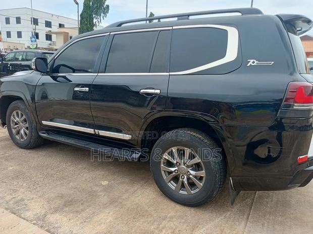 Toyota Land Cruiser 4.5 V8 GXR 2017 Black photo 4